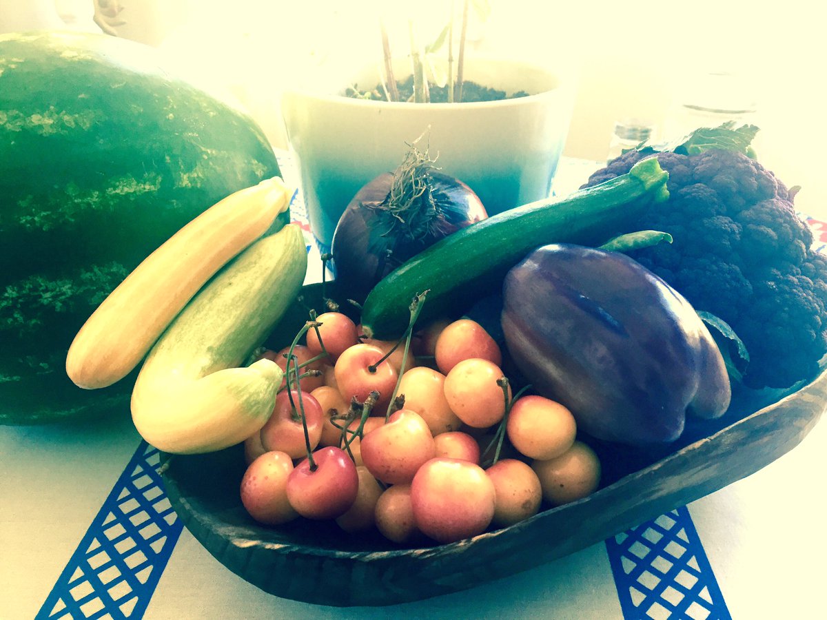 FairyInKitchen's tweet image. Great stuff from Portland State's Farmers Market. Luv the purple cauliflower, purple onion and purple pepper just to mention. Happy Saturday