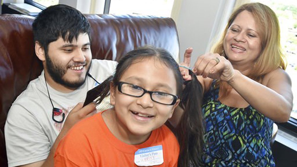 Single mother of four resides in church as lawyers seek to stay her deportation bit.ly/2uKPMex https://t.co/0pRhm9L7sQ