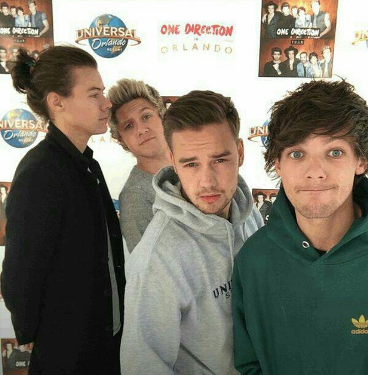 SuciPus12's tweet photo. Happy Anniversary 7 Tahun Boys,Jangan Lupa Come Back Again Yah 😭😘😖🎊🎁🎂
@Louis_Tomlinson  @LiamPayne  @NiallOfficial  @Harry_Styles https://t.co/DUhiDdeJUM