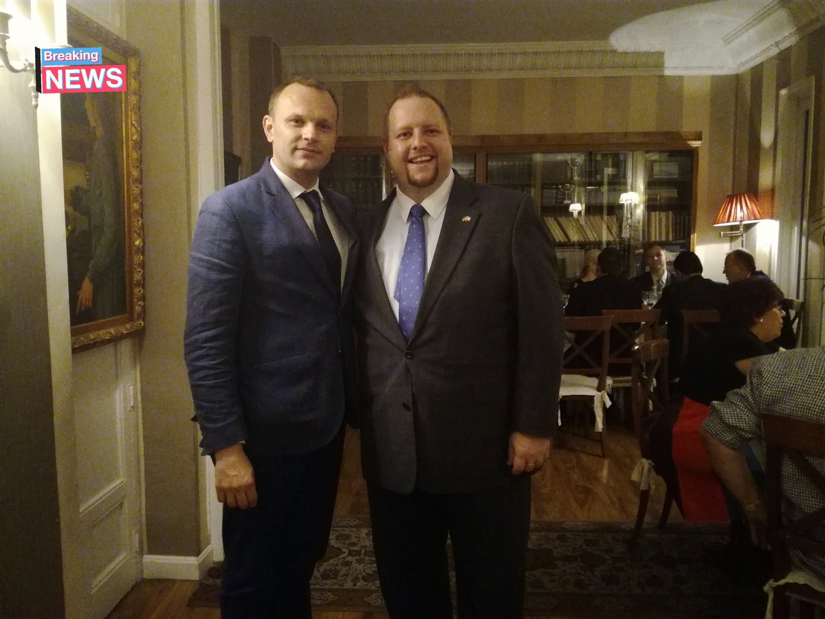 NemanjaZaric's tweet photo. At the Gala diner after The Leadership Institute SSF 2017 with the Faculty member Justin Murff. A brilliant man and true expert. # LIIntl https://t.co/VEfU2PpJzc