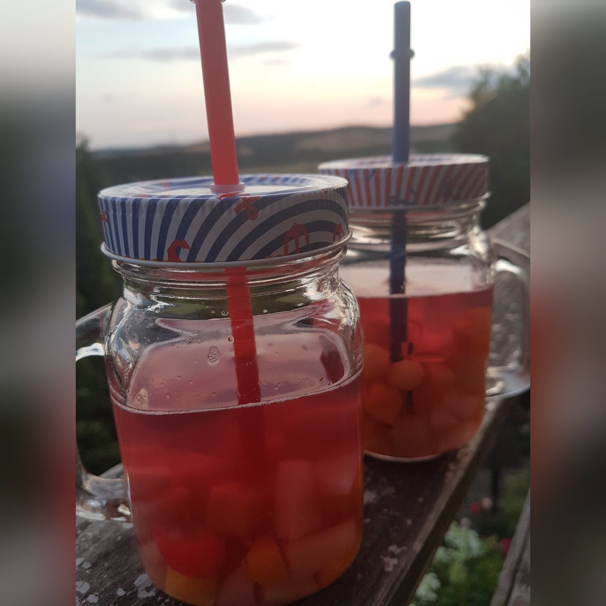 su_sanni's tweet photo. #punchbowl #coldpunch #bowle #cheers 😋🍹🍸🍍🍉🍓 https://t.co/oOEAcPxvdy