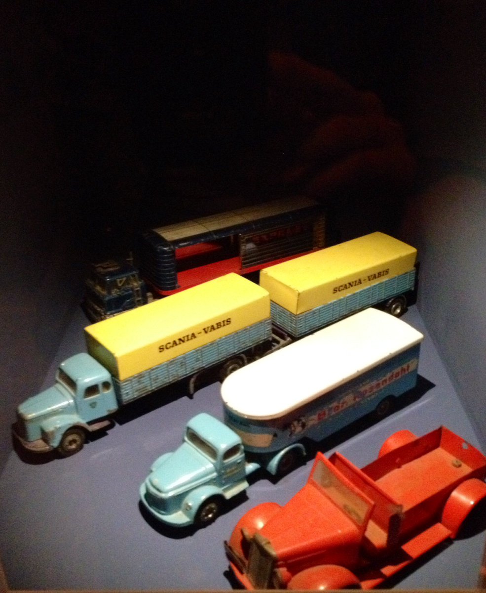 JuliaF_MH's tweet photo. Playing with the Past. Spielzeugausstellung im
Museum Horsens, Dänemark.  #flashback #retrolove https://t.co/YT9Apk0Ylc
