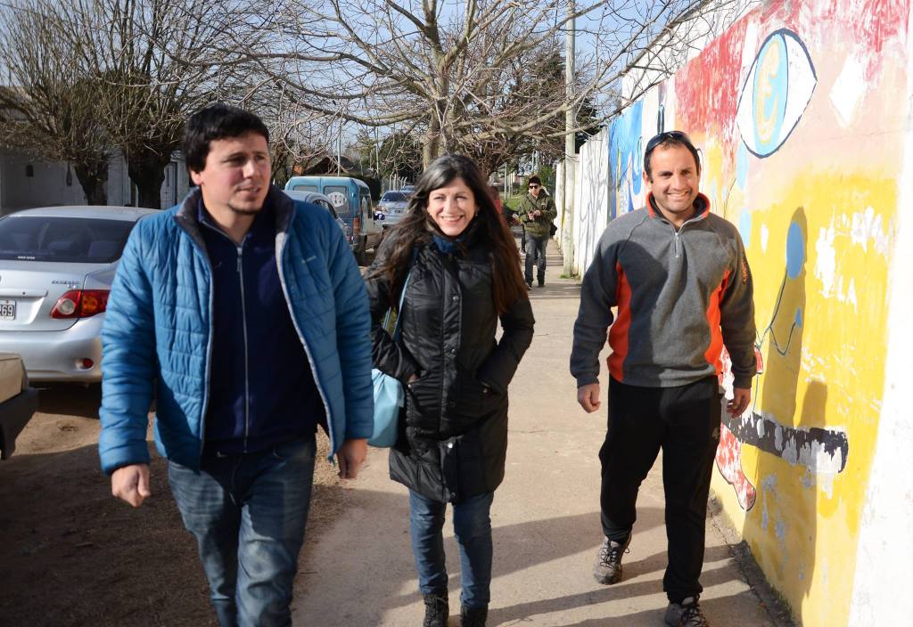 EnLineaWeb's tweet photo. Vallejos y Aguilera en la jornada solidaria de Villa Aurora https://t.co/thyyPu0fV6 https://t.co/oxasOaiBZt
