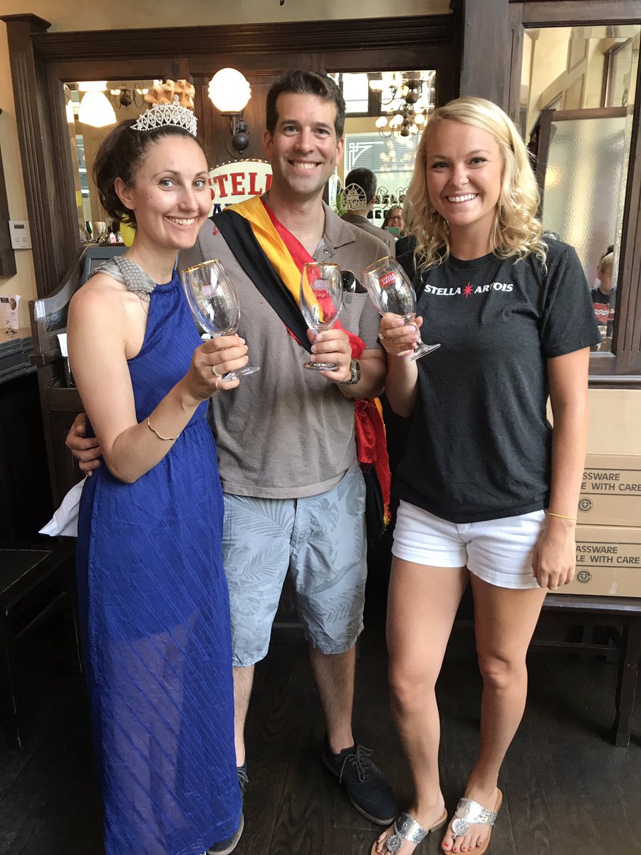 BBCNoMad's tweet photo. #WafelKingandQueenofNY getting their @Stella chalice engraved by @laurendouglas13! #bbcnomad #belgiannationalday celebration #flatironny https://t.co/50FkEU2faw