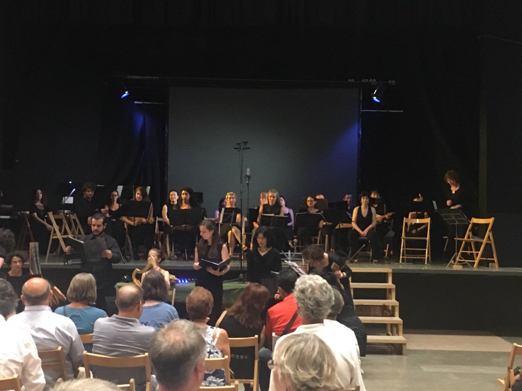 Concert cloenda del Curs Internacional de Música Medieval de #Besalú. Quin regal, gràcies.  <a href="/lluisguino/">Lluís Guinó Subirós</a> @jsurina