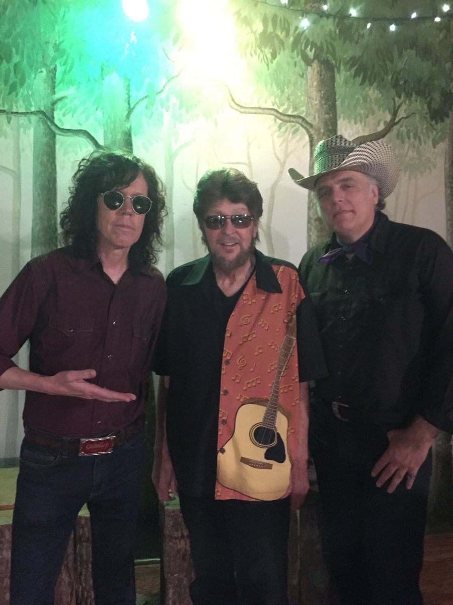 AlamoJonesShow's tweet photo. July 22nd 1-5 pm ct Photo L2R Kenny Vaughn Alamo Jones Rob McNurlin with Rob new album "Tent of the Wicked" 4 hours great Music...don't miss https://t.co/AOlSfx6FMg