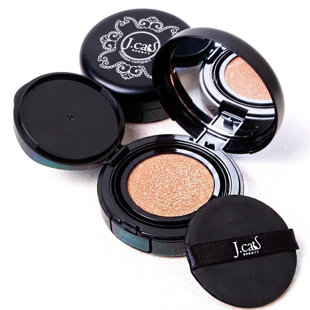 JCatBeauty's tweet photo. Cushion Compacts are perfect for this season!👍 It’s lightweight and natural coverage!😍Available in 8 shades!✨
#jcatbeauty #cushioncompact https://t.co/QUmMqop9ld