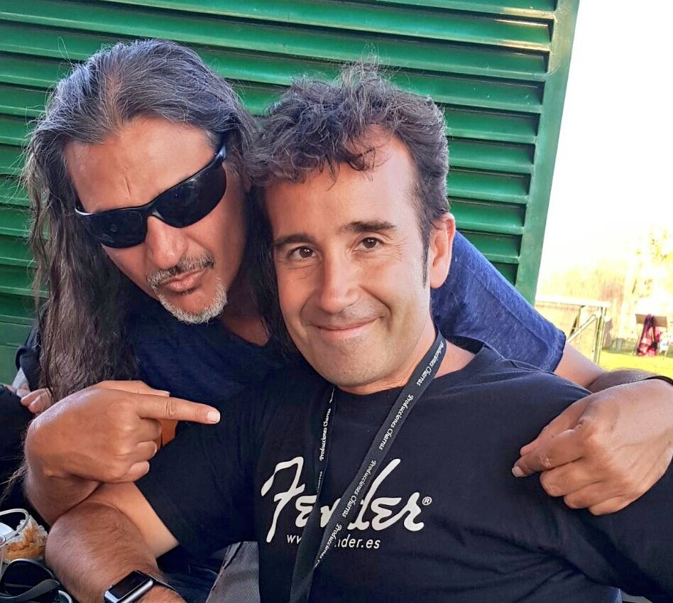 Celebración doble hoy: #ConciertoCamela en Santa Marta (Salamanca) 
Y el cumpleaños de nuestro bajista <a href="/jlmartinmusico/">José Luis Martín</a> 🍰 ¡Felicidades José!😚