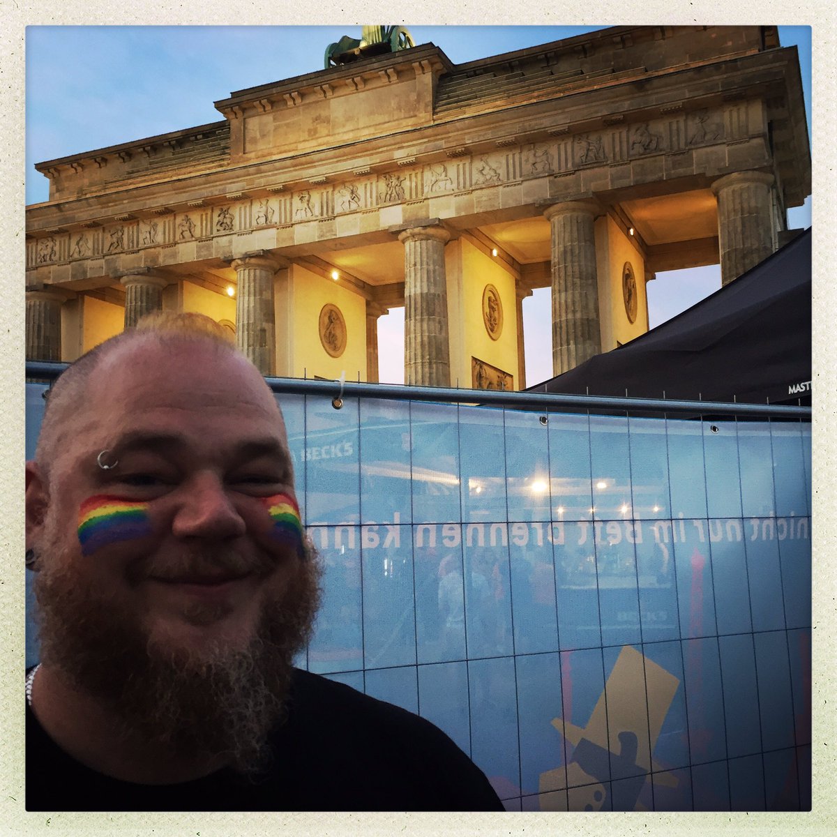 evilrob's tweet image. 