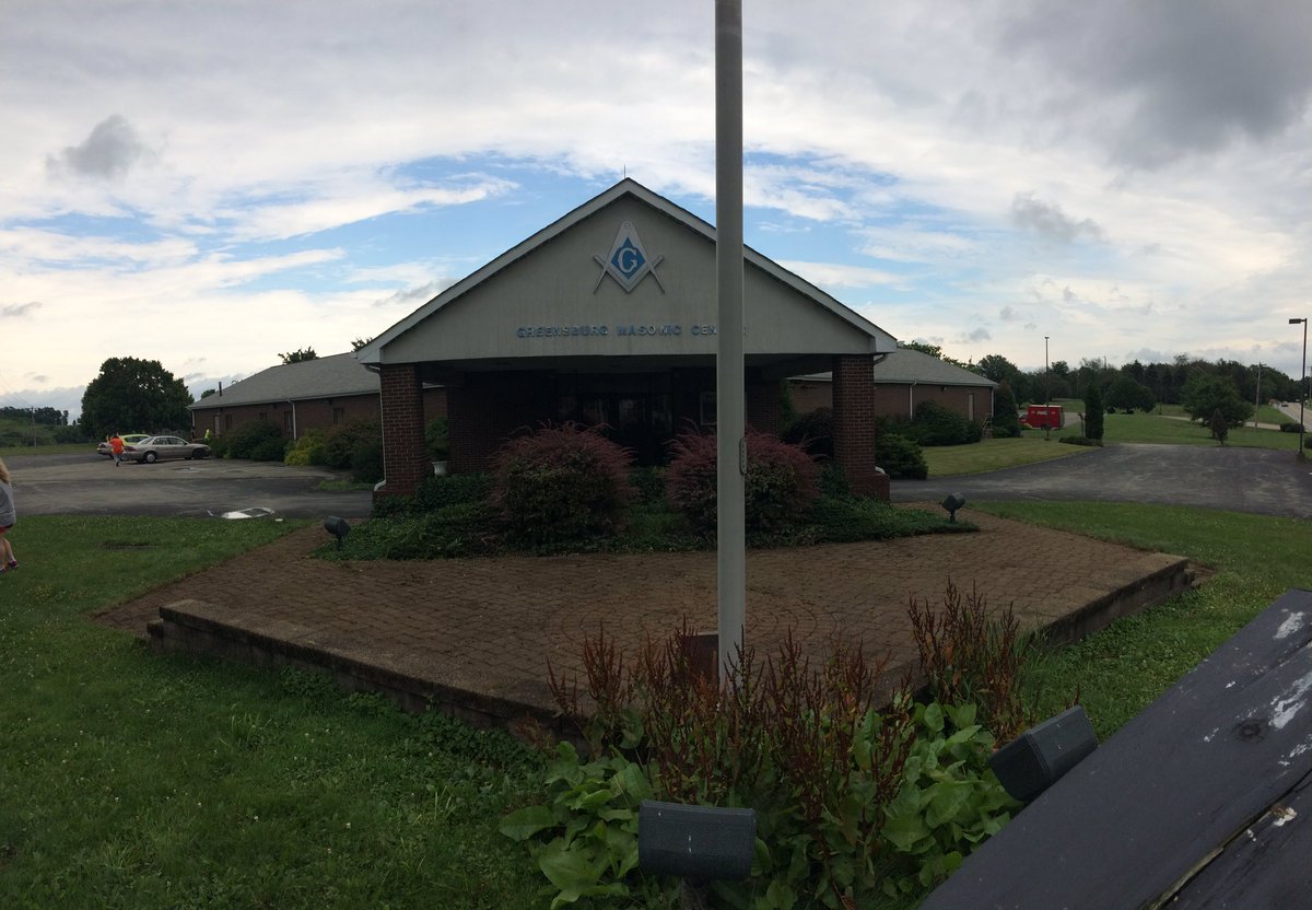 DeMolayWM's tweet image. This is our finished project from today, we have weeded and cleaned to the edge so that we can now enjoy this space again 🙂