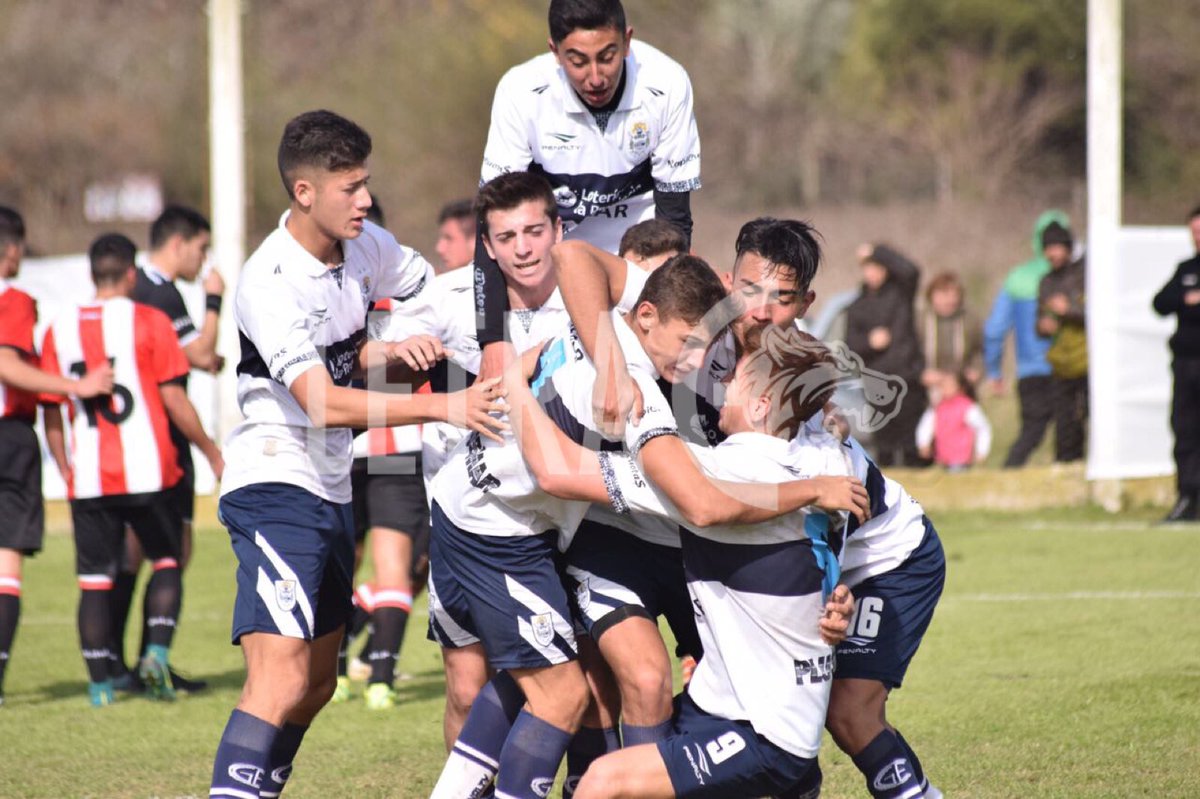 LetraG's tweet photo. F.JUVENIL| ⚽️ ¡Excelente jornada de los Triperos ante Estudiantes! El Lobo cosechó 14 puntos sobre 18 posibles ¡Vamos los pibes!👏 #GELP #CGE https://t.co/z2saEF2bjU