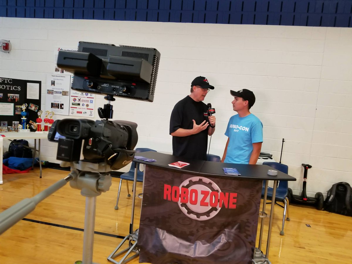 RoboZoneShow's tweet photo. Had an AWESOME time #miroboco. Recorded some great interviews you will be able to see soon. Follow us on our social media! @MiRoboCon https://t.co/5IxEqYw0FD