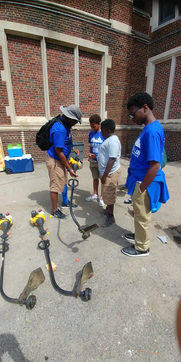 NSBCFdn1950's tweet photo. @pbs_1914  Sigma Betas participating in a volunteer service project opportunity to benefit the City of Detroit! #sbcdetroit17 https://t.co/b1TOAqi4hx