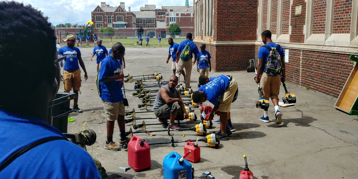 NSBCFdn1950's tweet photo. @pbs_1914  Sigma Betas participating in a volunteer service project opportunity to benefit the City of Detroit! #sbcdetroit17 https://t.co/b1TOAqi4hx