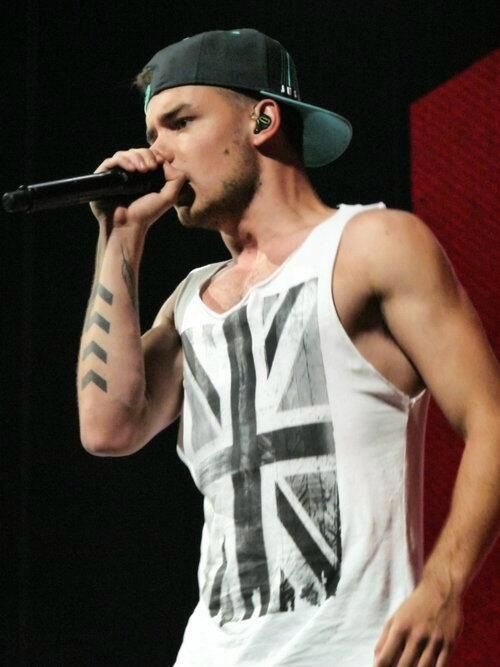 best1dquestion's tweet photo. choose a pic of liam in a tank top https://t.co/6dMFToPBAl
