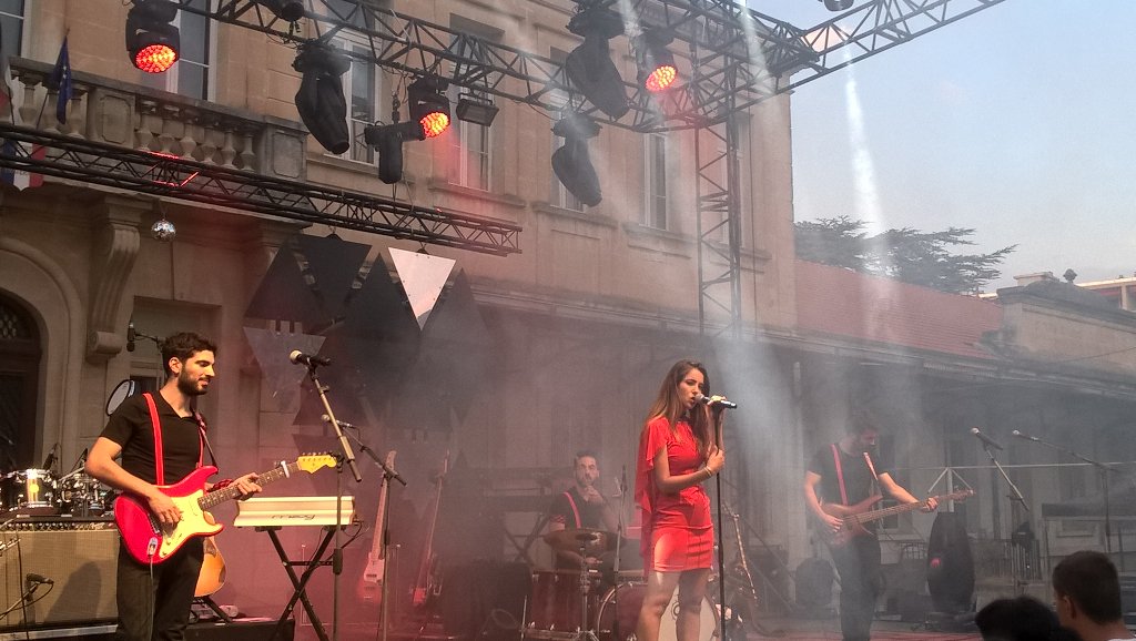HPInfo's tweet photo. #Apt pop folk rock des talentueux Bénarès première partie d'Amir @treteauxdenuit . https://t.co/QNUmn1UPqy