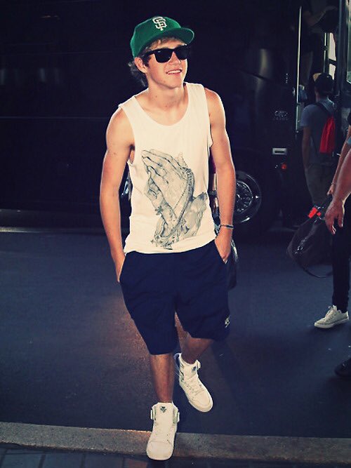 best1dquestion's tweet photo. choose a pic of niall in a tank top https://t.co/6doch5QPb7