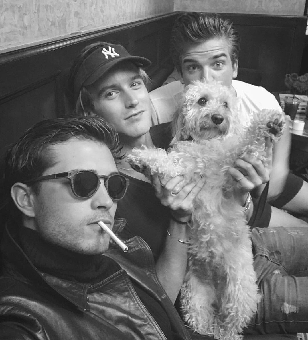 ArthurJRayder's tweet photo. to cool for school https://t.co/SjRy4z0Ex6