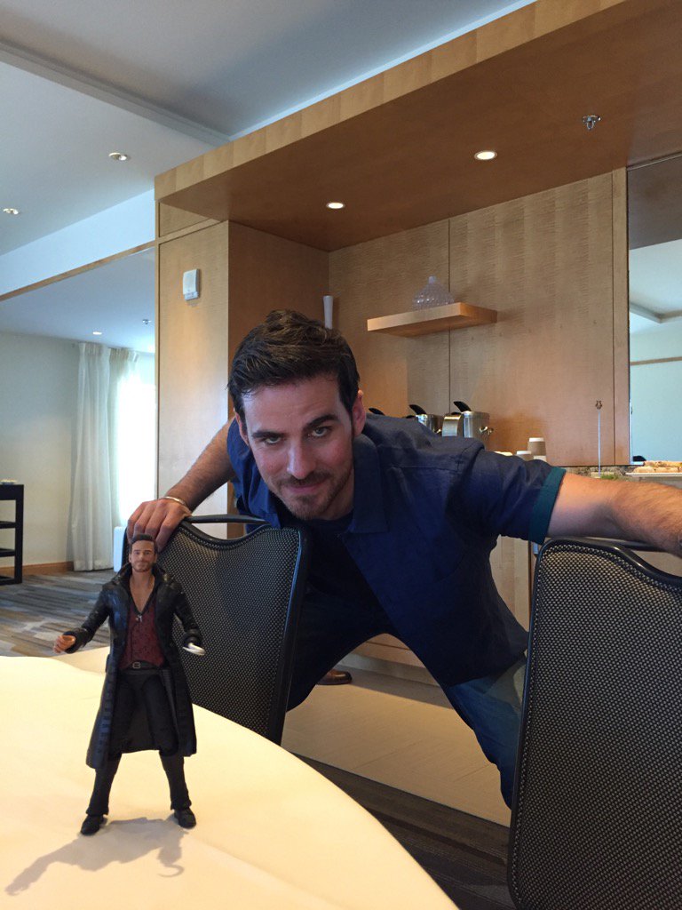 AdamHorowitzLA's tweet photo. Lunching with @iconheroes ' Hook and the real Hook @colinodonoghue1 #OnceUponATime https://t.co/gk4VIgQznS