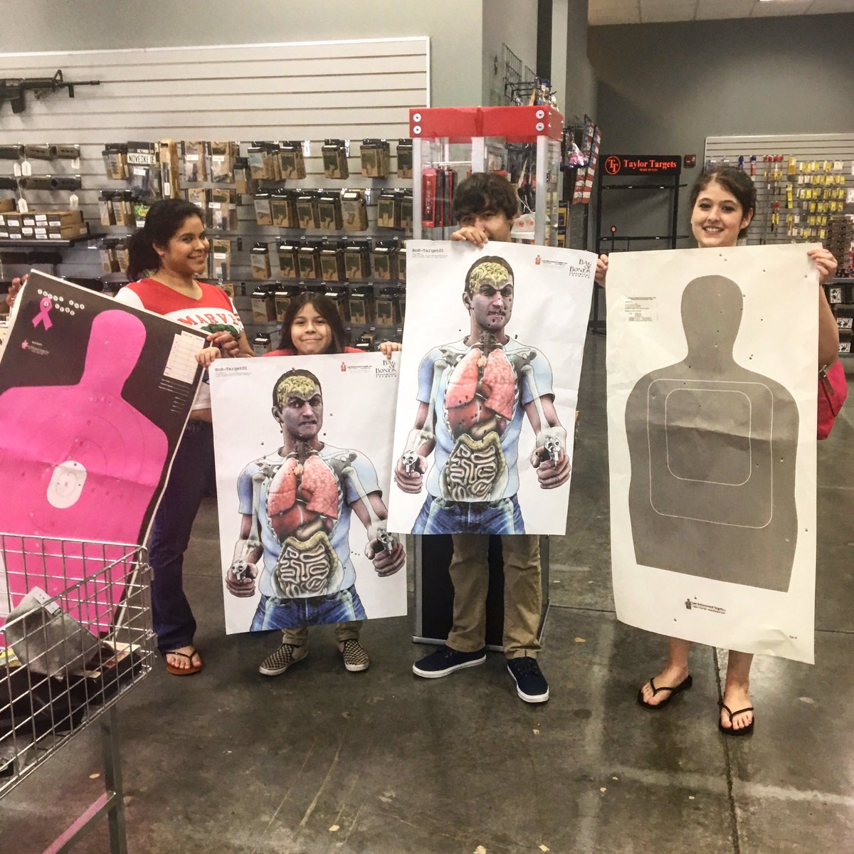 MartincdWfg's tweet photo. little range time #pewpew therapy, She got more comfortable towards the end. They all liked the #FiveSeven except the #midgetboy #thatsmyboy https://t.co/YHsVV4jx3T