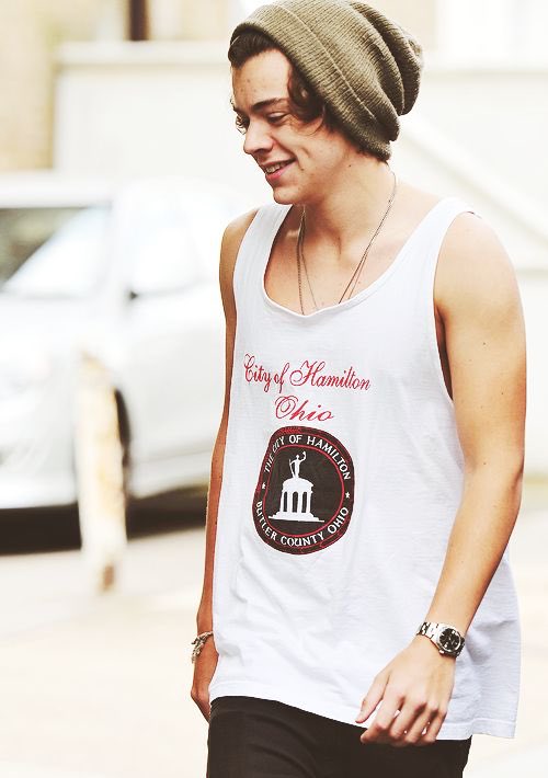 best1dquestion's tweet photo. choose a pic of harry in a tank top https://t.co/98mtuPStuG