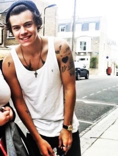 best1dquestion's tweet photo. choose a pic of harry in a tank top https://t.co/98mtuPStuG