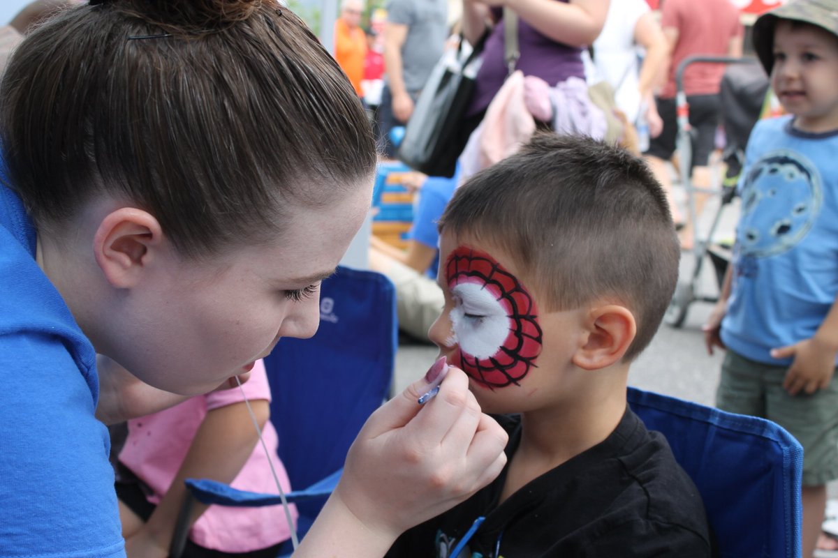 Valley_First's tweet photo. Bernard Ave is closed to traffic today as its the #DKBlockParty. Come say hi for a FREE bottle of water, #SunRype Bars and Facepainting https://t.co/poIypKrGFq