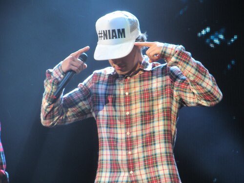 best1dquestion's tweet photo. choose a pic of liam in a hat https://t.co/OaqVqWRcTJ