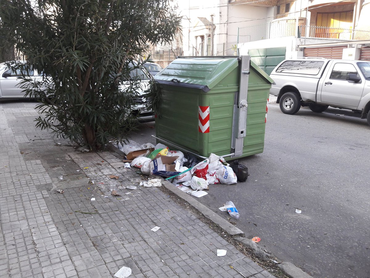 Daniel dice que la gente sube fotos viejas,  hace 2 días esta es la situación en la puerta de mi casa.  <a href="/Dmartinez_uy/">Ing. Daniel Martínez</a>
