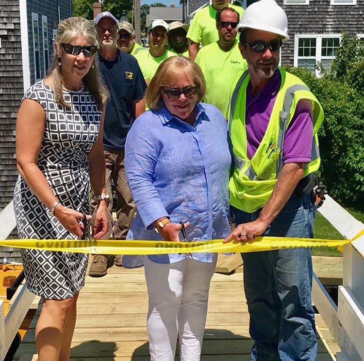 TownofNantucket's tweet photo. Martha Polachi from Siasconset Civic Association, @GibsonLibby, DPW Deputy Dir. Chuck Larson &amp; DPW crew @ #SconsetFootbridge reopening 👏 https://t.co/fqPsSxDhPg
