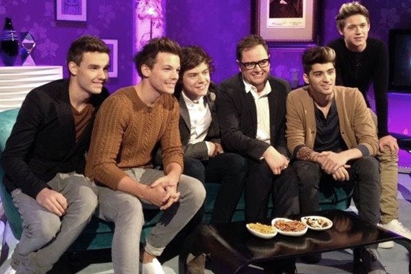 best1dquestion's tweet photo. choose an interview https://t.co/e8RH8ykTky