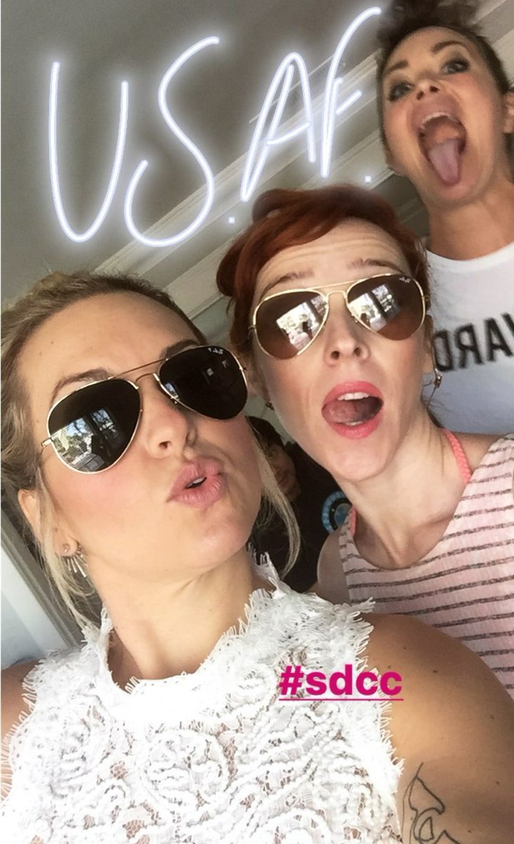 br_connell's tweet photo. Ruth na San Diego Comic Con #SDCC https://t.co/uRv1MzWpj2