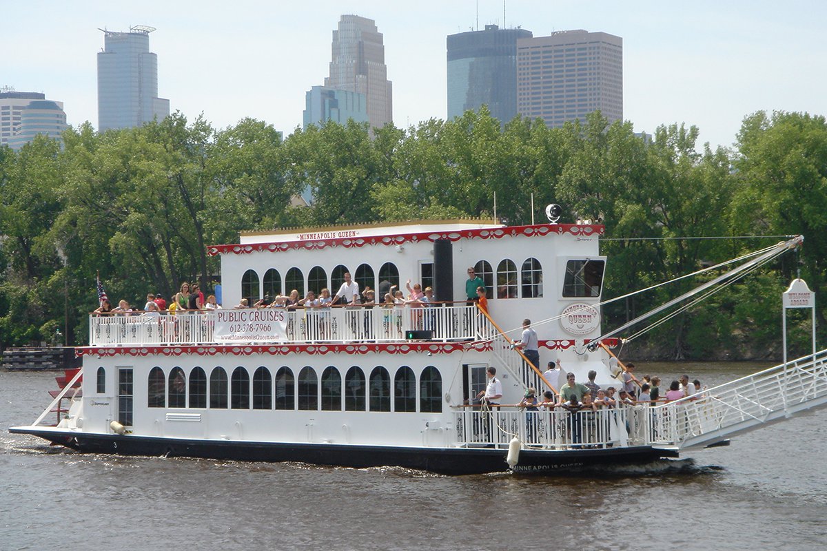 VisitRoseville's tweet photo. How to save money on your next trip to the #TwinCities. Use our coupons on hotels, attractions, dining &amp; shopping. https://t.co/wOgyLYPlRh https://t.co/AOQghdnELt