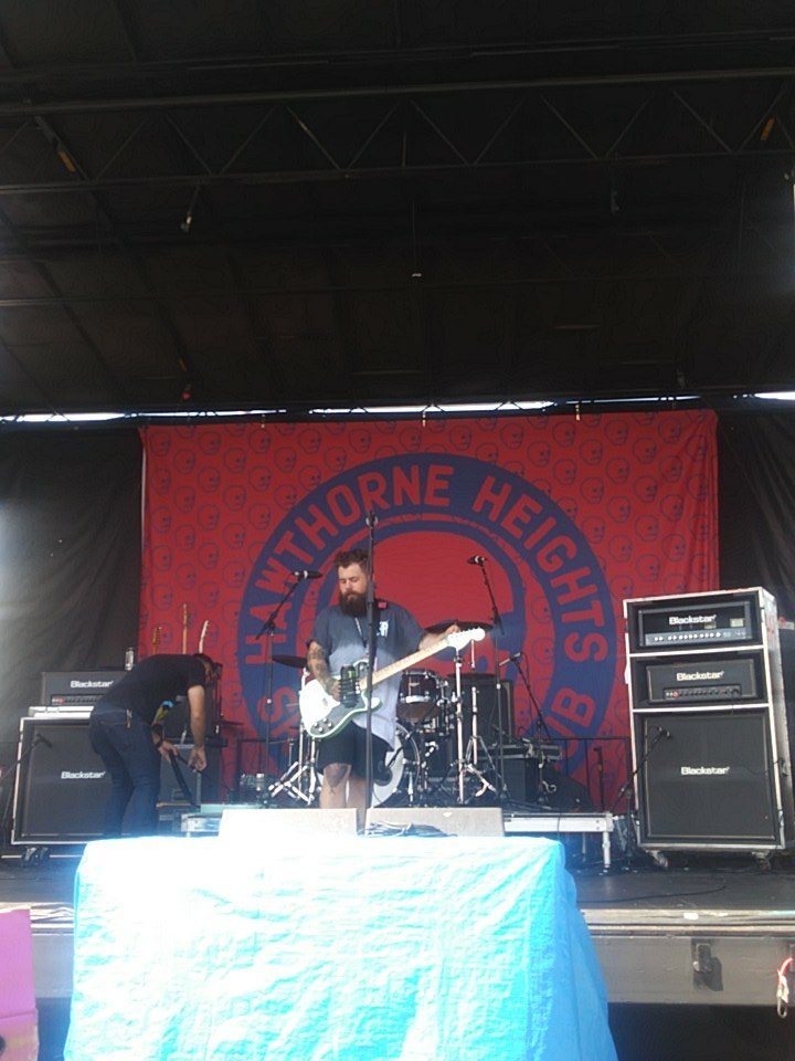 Miranda304854's tweet photo. Getting ready for @hawthornehgts at #LeftFootStage #WarpedTour2017 https://t.co/cpmYUQHQFr