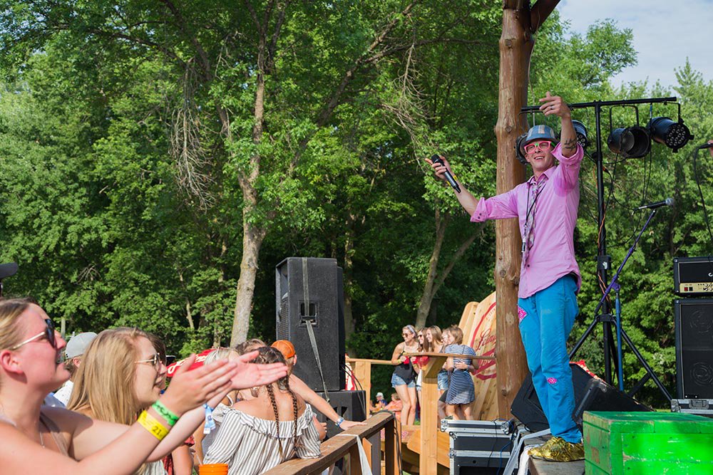 The party doesn’t stop between Main Stage sets! Head over to the <a href="/leinielodge/">Leinenkugels</a> at Jam to see <a href="/thedweebs/">The Dweebs</a>! They're rockin' all day!