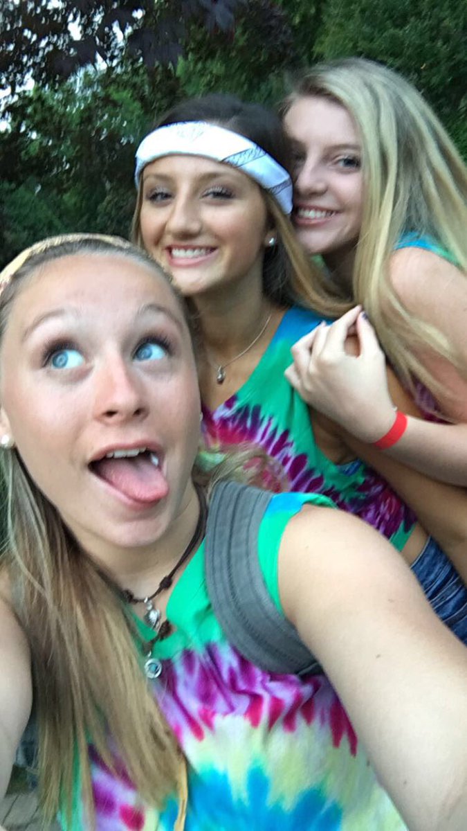 rileyy_sapp's tweet photo. Happy sweet 16 liv❤️💓 thank you for all the memories &amp; endless laughs, miss and love you💛xox @OMontanaa https://t.co/SdURhBPQjG