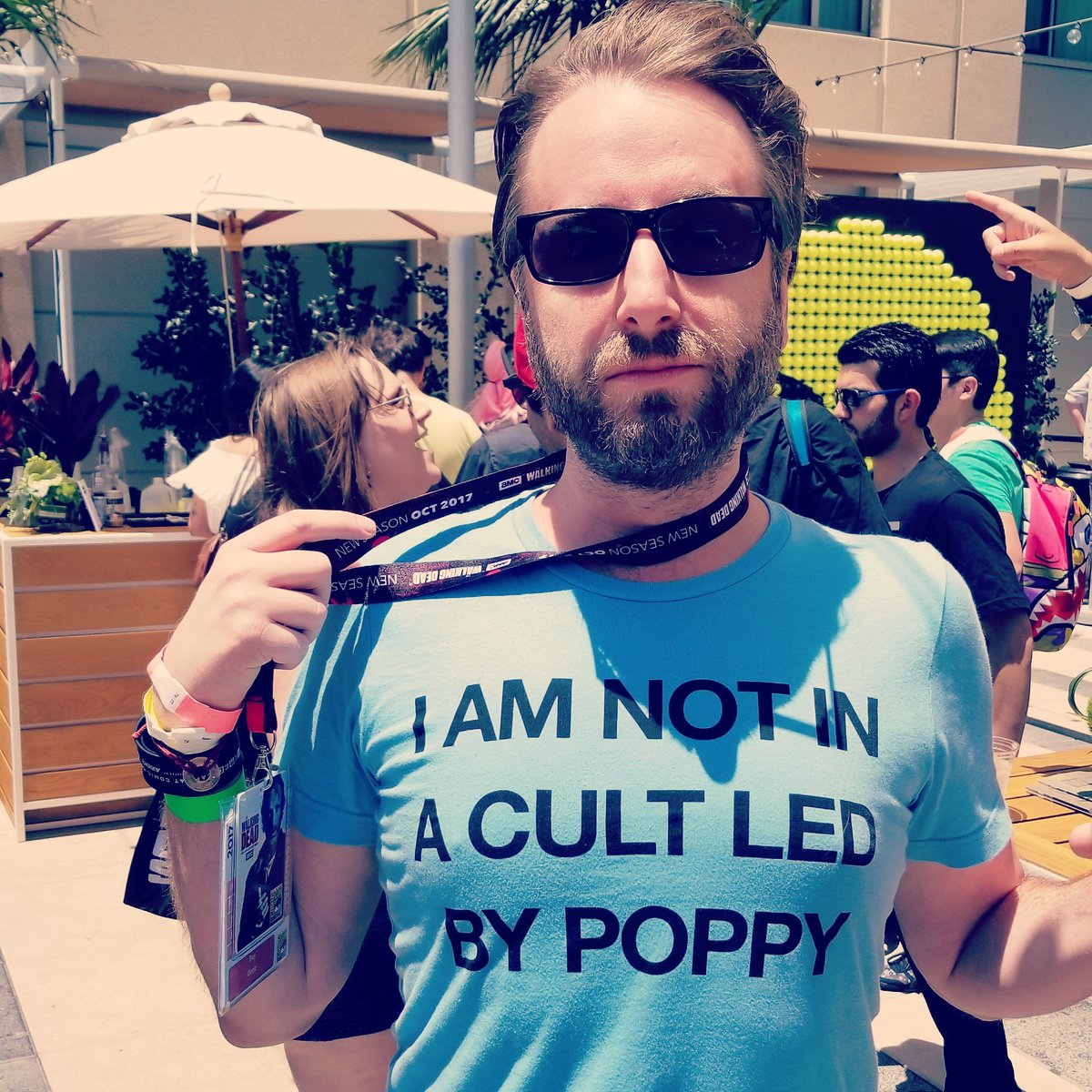 baydariz's tweet photo. In case anyone was wondering... #wiredcafe #sdcc2017 #sdccsquad https://t.co/EN2FjZz3Xb