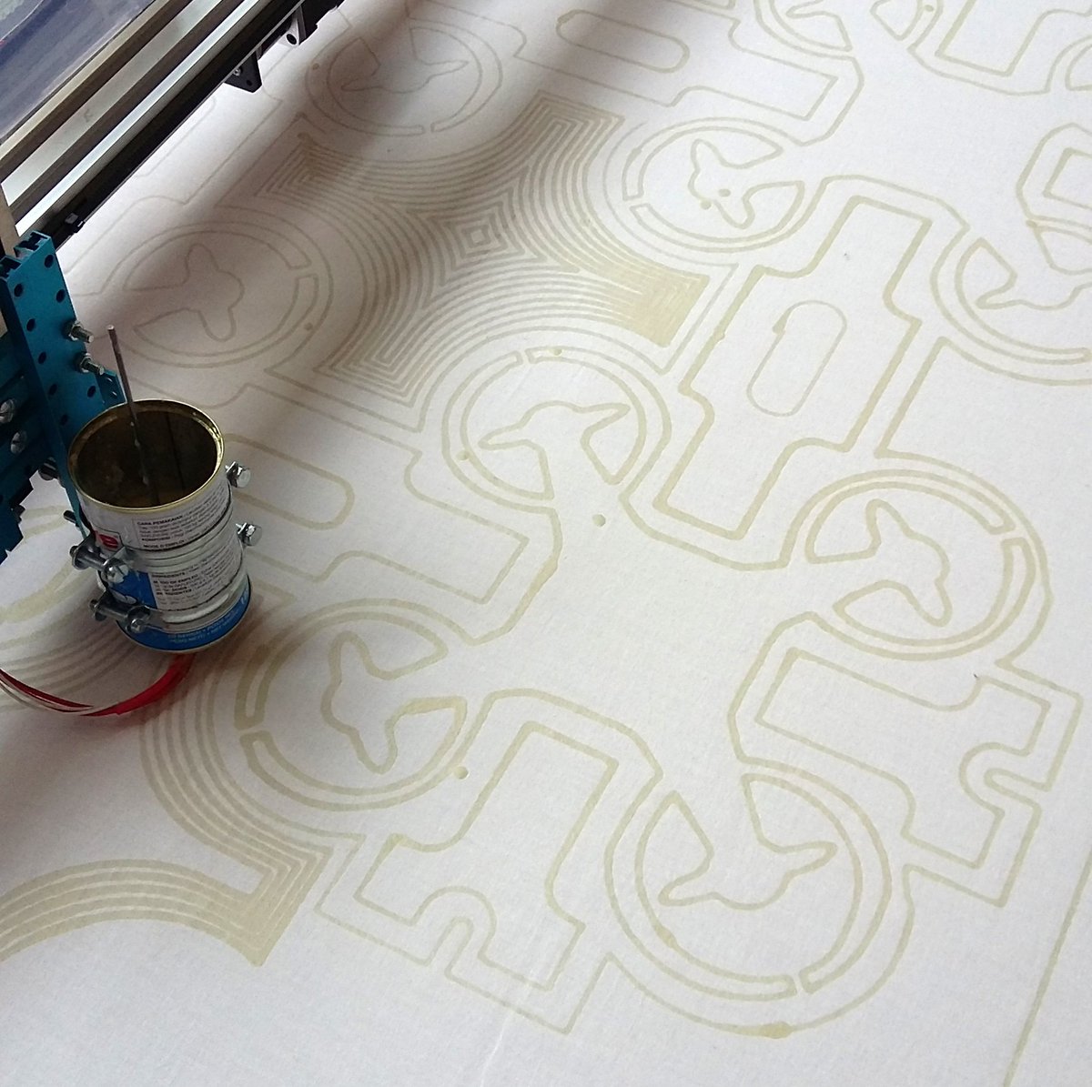 Printing drones pattern <a href="/TextileArtsCent/">Textile Arts Center</a> with Digital Wax Printer. Wax on textile! #MovinUpLive #MovinUpMorpurgo <a href="/OpenBuilds/">OpenBuilds®</a> <a href="/arduino/">Arduino</a>