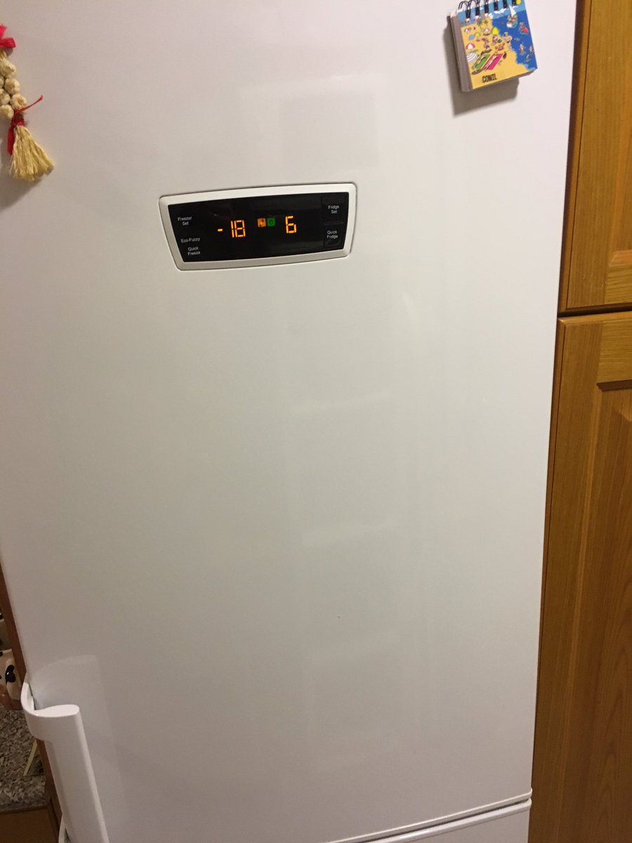 programarfacilc's tweet photo. Ya no veo los frigoríficos como los veía antes 😁 #IoT #FridgeSaver #IntelHacks #Arduino @gmag12 @G4lile0 https://t.co/pgG5Ywc5BA