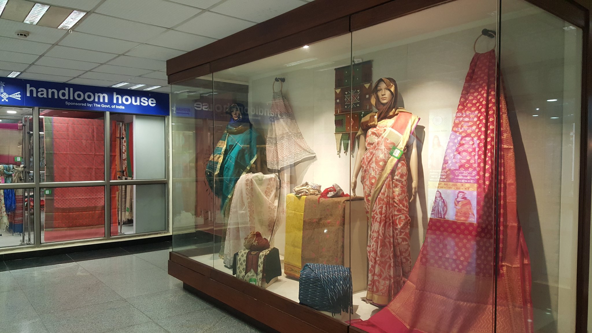 Usha Padhee on Twitter "Handloom Haat Janpath. Grt ambiance, beautiful products, best prices
