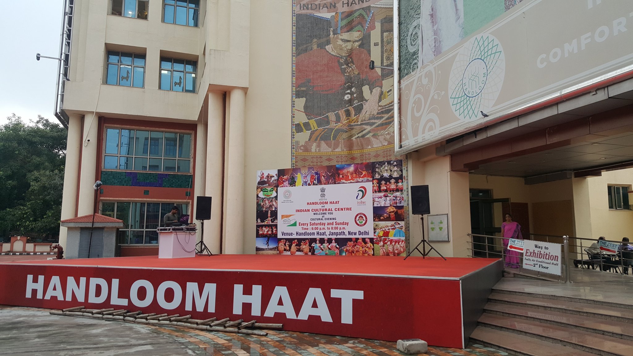 Usha Padhee on Twitter "Handloom Haat Janpath. Grt ambiance, beautiful products, best prices