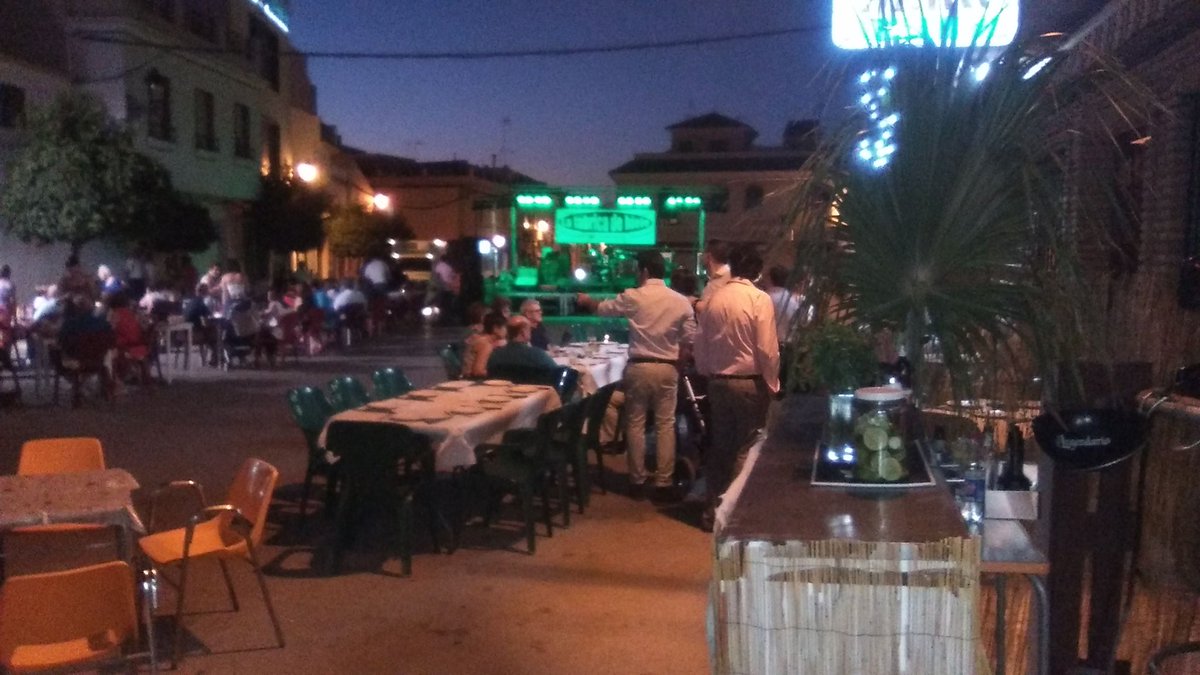 BarCopelia's tweet photo. Noche de musicon en vivo con la fabrica de hielo y cocteleo en Copelia bar Herrera es Musica https://t.co/GXVeX8fUN5