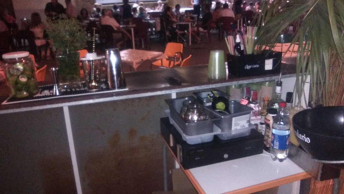 BarCopelia's tweet photo. Noche de musicon en vivo con la fabrica de hielo y cocteleo en Copelia bar Herrera es Musica https://t.co/GXVeX8fUN5