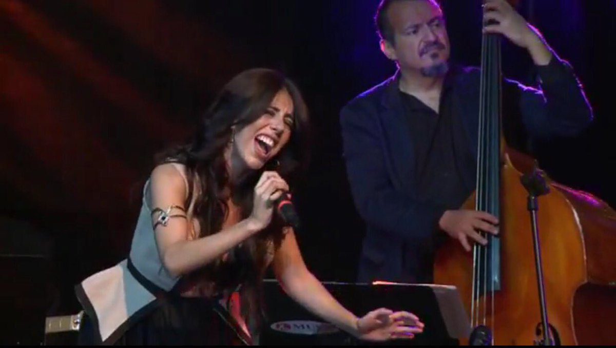 fabiolasinger's tweet photo. Ayer cumpliendo uno de mis sueños con la #Bigband #Jazz 
Hoy Te invito a ver mi video Dame Tu Amor :
https://t.co/VptBg7EpAW https://t.co/fyS5rQA5Jp