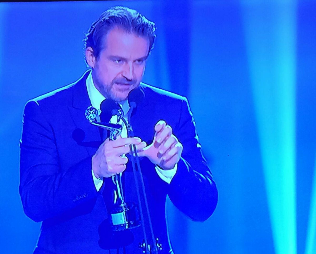 PremiosPLATINO's tweet photo. #PremiosPlatino Desde allá se lleva el PLATINO a Mejor Ópera Prima de Ficción. https://t.co/p4bkNrnZR3