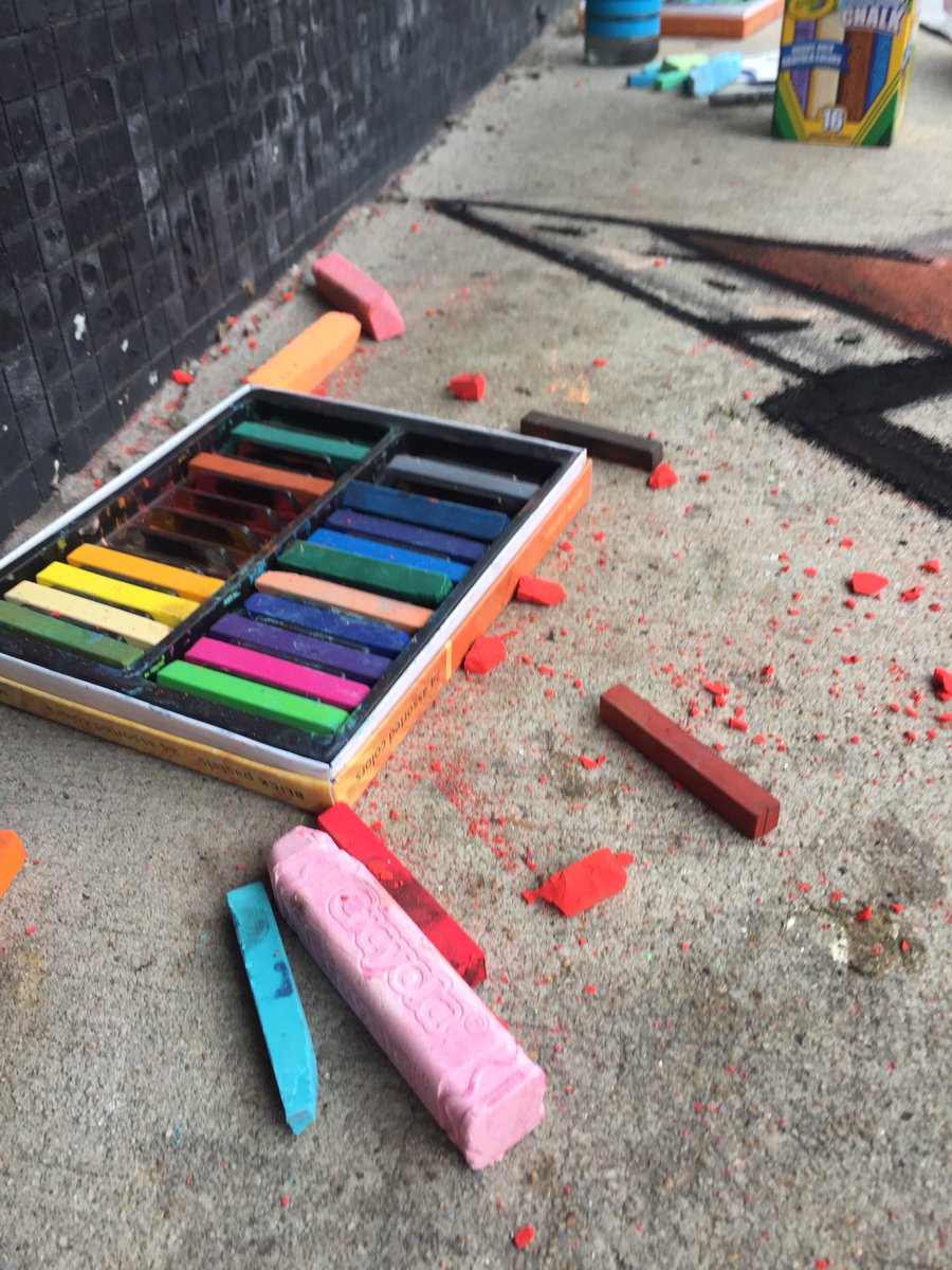 MakerInTraining's tweet photo. #chalktheblock in Somerset, PA #makersgonnamake #somersetpa #pastels #MiT #MakerinTraining https://t.co/5rlIi403Ga