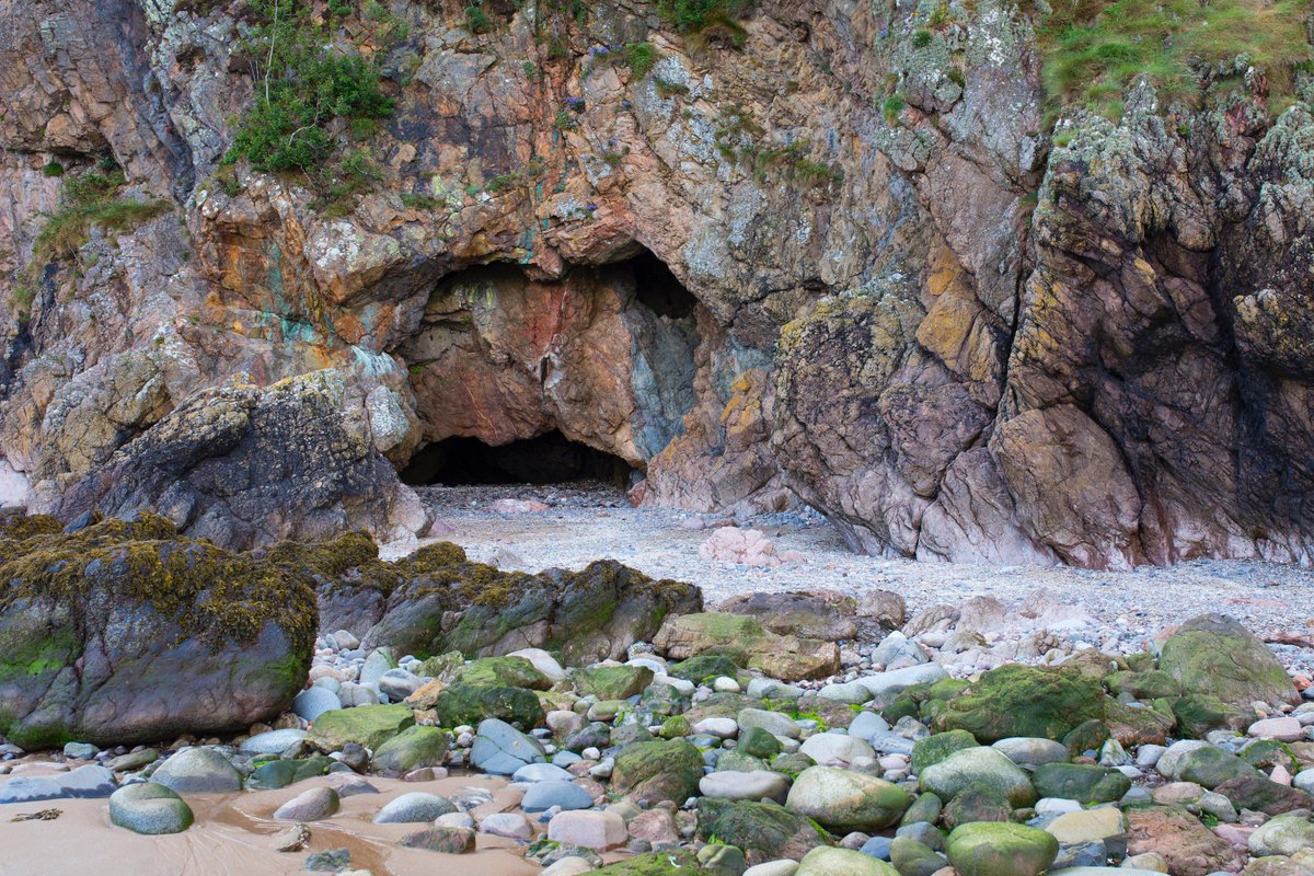 MikeBolam's tweet photo. .@SolwayCoastwise @FreelanceRanger @DGWGO Do you ever get the feeling you're being watched... #DouglaHall #Cave #ColvendCoast https://t.co/ZcnOmyeGbO