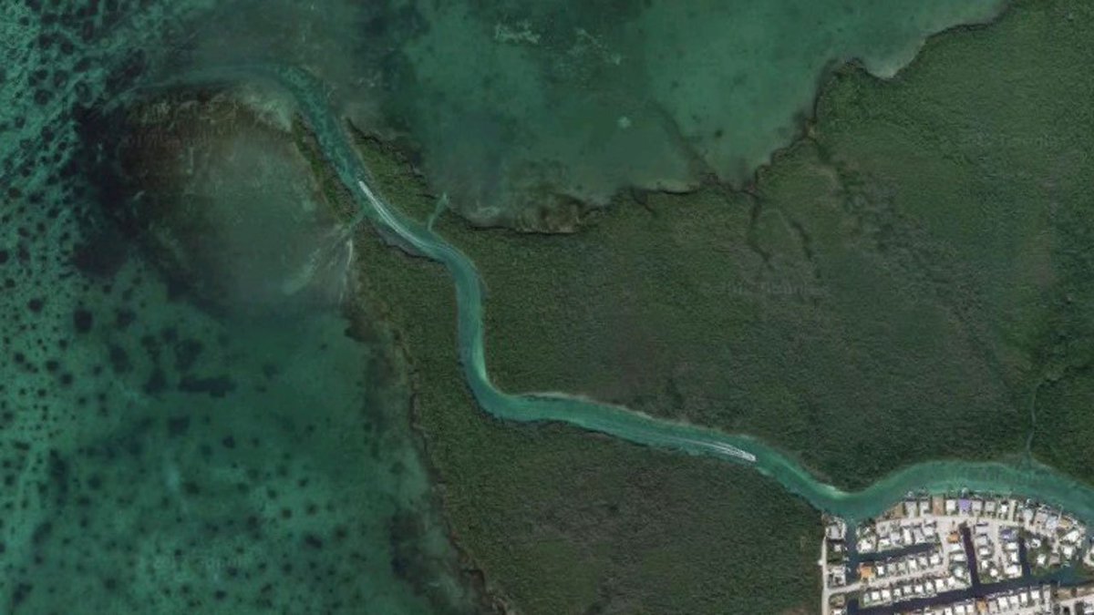 Boater suffers head and arm injuries during crash off Florida Keys bit.ly/2uLwAwW https://t.co/agKY4obmkP