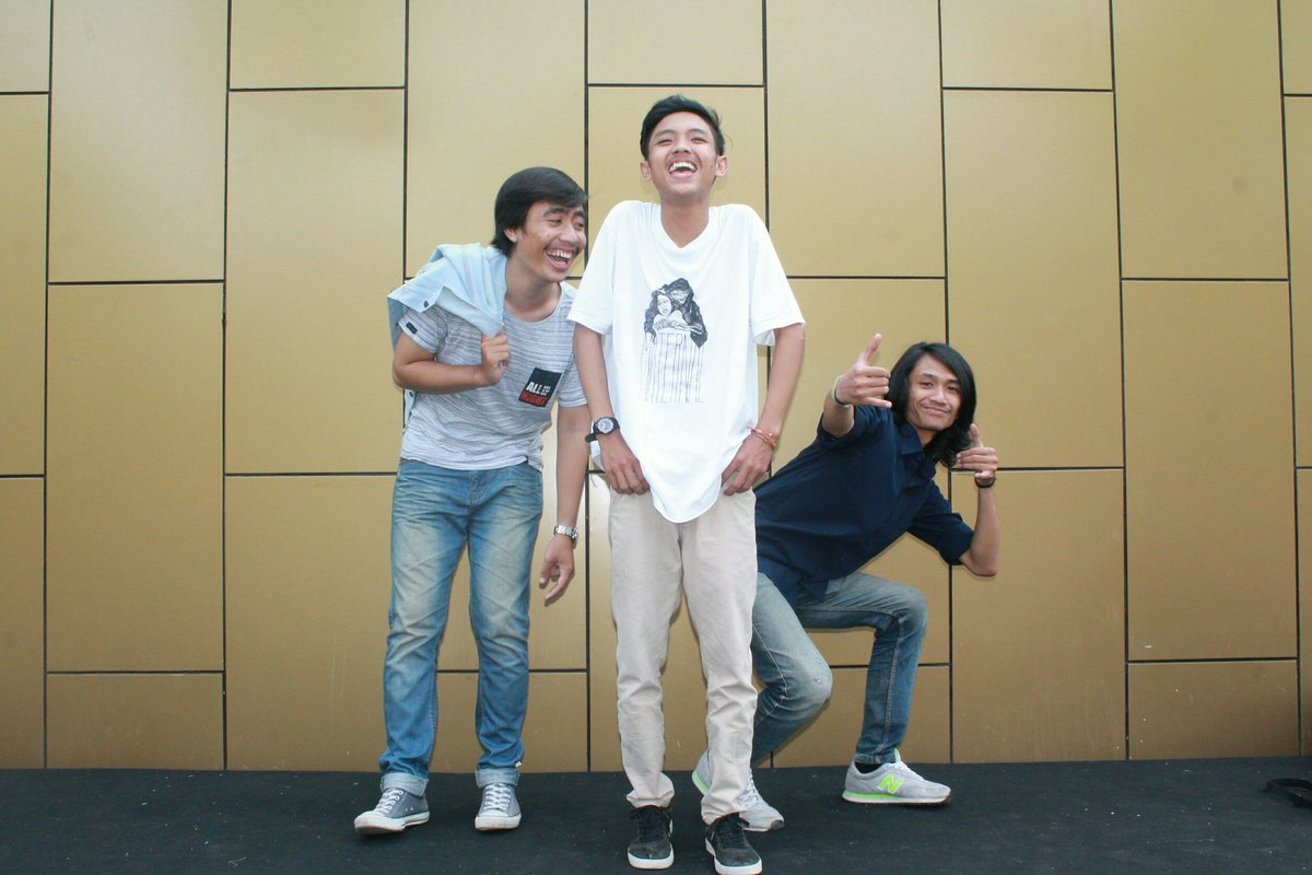 luckyfzi's tweet photo. Definisi Bahagia https://t.co/m6efNgGtdQ