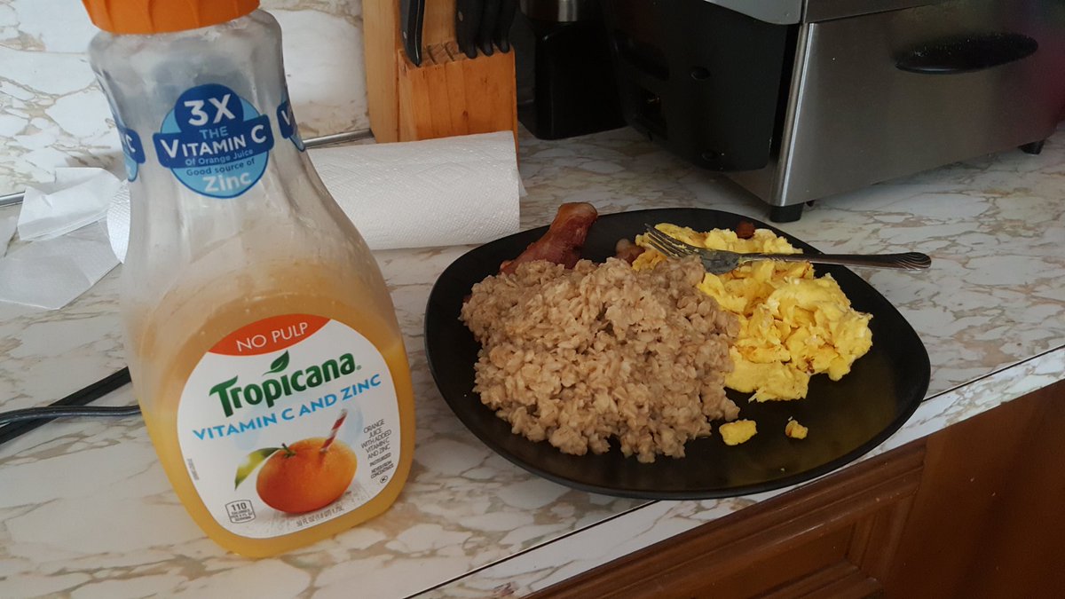 mrlarryridley's tweet photo. When you're home alone, the Fam is gone, and you have to cook your own meals! Yes I drank the OJ straight from the Jug! #NYC #nocupneeded https://t.co/YUlZEABc7f